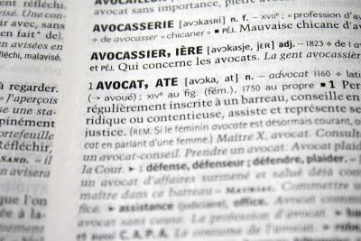 PEUT ON CONFIER UN CONTRAT DE PRESTATION JURIDIQUE A UNE SOCIETE SANS AVOCAT ? 