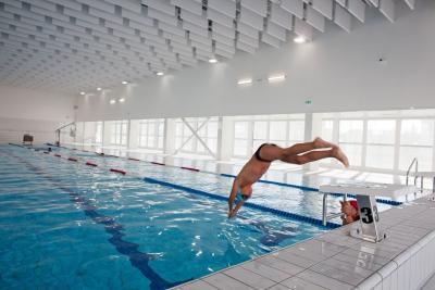 LE PORT DU BURKINI EST-IL AUTORISÉ À LA PISCINE MUNICIPALE ?