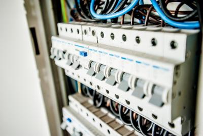 PEUT-ON REFUSER UN RACCORDEMENT ÉLECTRIQUE POUR NON-RESPECT DU PLU ?