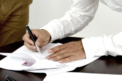 UN CONTRAT DE FOURNITURE D’ÉNERGIE PEUT-IL ÊTRE QUALIFIÉ  DE MARCHÉ PUBLIC ? 