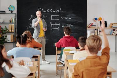 UN PROFESSEUR DOIT-IL OBTENIR UNE AUTORISATION POUR DONNER DES COURS PARTICULIERS ?