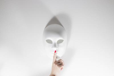 UNE SANCTION ADMINISTRATIVE IMPOSE-T-ELLE DE NOTIFIER LE DROIT DE SE TAIRE ?