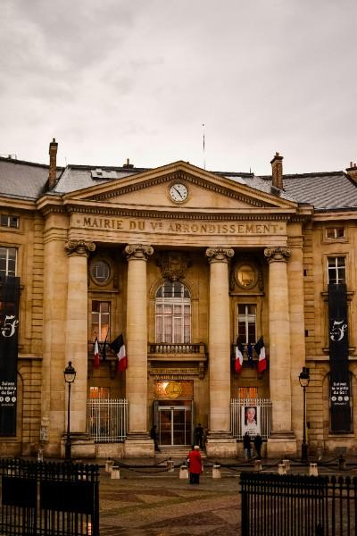 UN MAIRE PEUT-IL ACCEPTER UNE DÉMISSION NON REMISE DANS DES CONDITIONS FORMELLES ?
